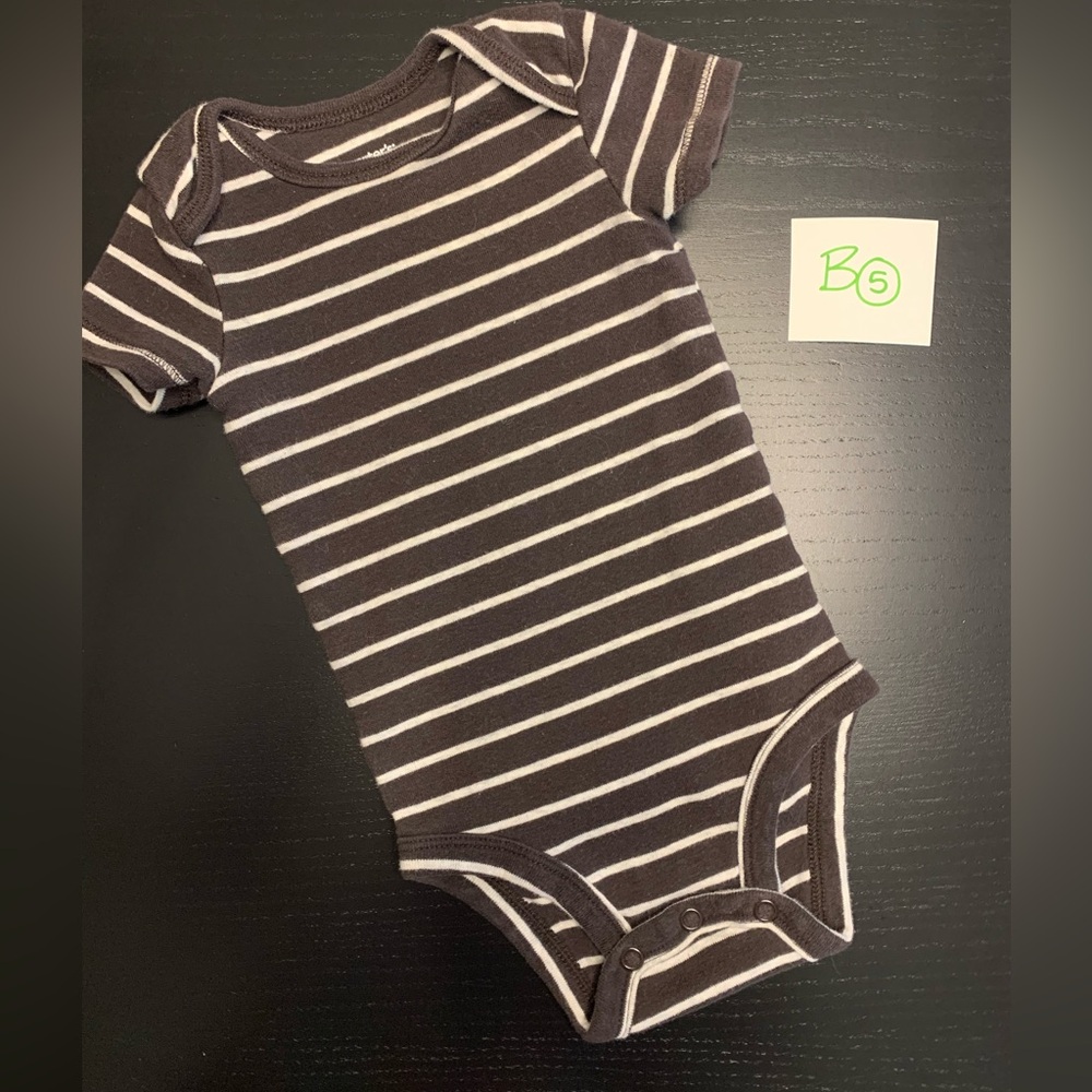 ⭐️5/$10.00⭐️ Carter’s 6m Brown and White Striped Onesie